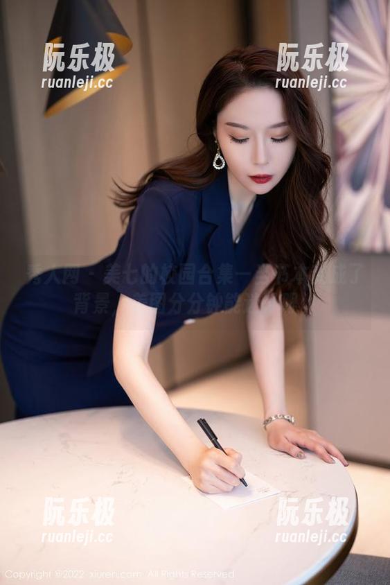 秀人网-美七 秀人网 - 美七的校园合集—当书本变成了背景,美图分分钟能迷了眼。