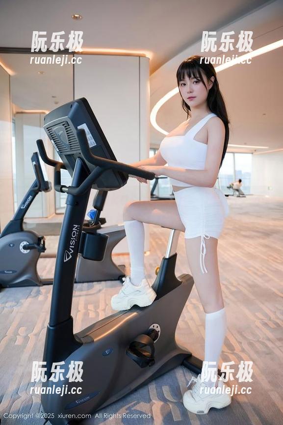 秀人网-蓝夏akasha 秀人网 - 蓝夏akasha的万圣节套图:不小心把鬼怪也拍成了模特,满意吗!