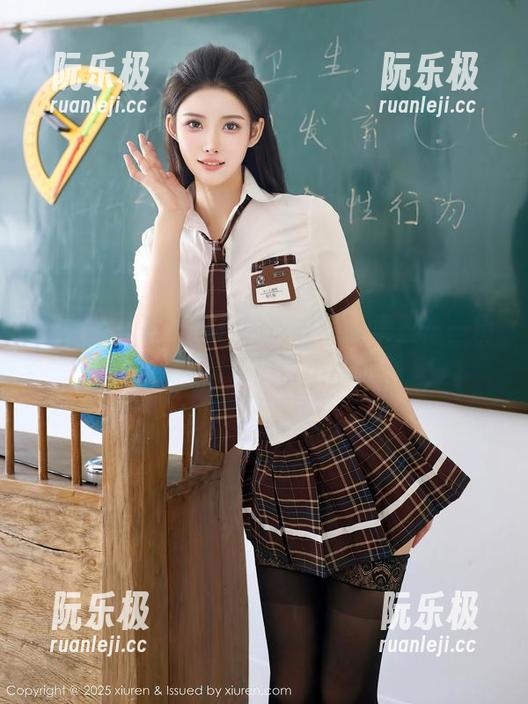 秀人网-阿汁 秀人网 - 落入阿汁的皮衣写真集里——精选的冷冽与热情不期而遇
