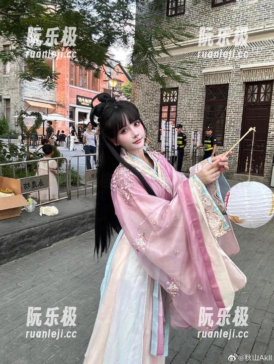 秋山AkI 秋山AkI黑丝档案:下载之后的尴尬回忆
