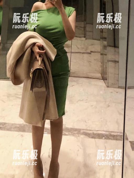 童小芯 微密圈 - 吞了逆袭的蓝天?童小芯的直播视频精选,原图作品让人疑惑