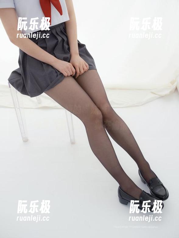 紧急企划-小婕 紧急企划 - 小婕的“妹妹”:原图里,小兔子又冒头了,真在偷懒嘛?