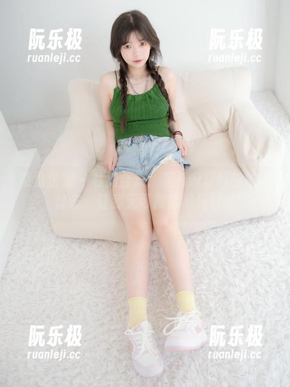 紧急企划-见希w 紧急企划 - 私拍合集:见希w夏日的炫酷体态,让我无可救药地侧目。
