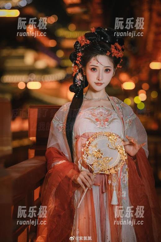 紫氯氯 反正我看了紫氯氯的作品图包,赛贝丝远比我的人生选择更让人迷惑。