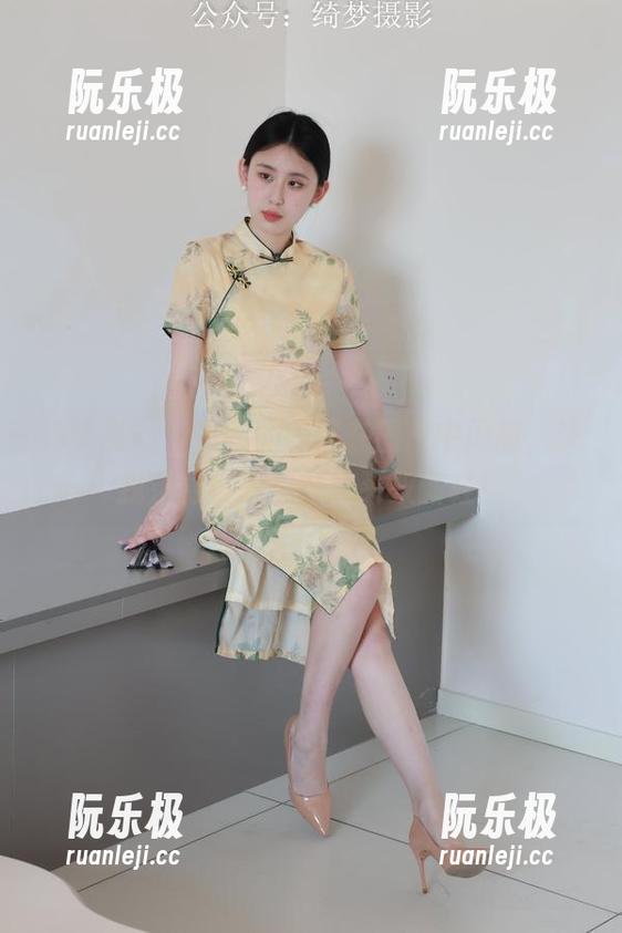 绮梦摄影 - 曦曦的美足在图片中闪耀，让我羡慕得想现在就买双新鞋！