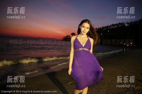 美媛馆-Love陆瓷 美媛馆 - Love陆瓷的美脚套图:这腿如此景,脚趾想出趁机胡闹。