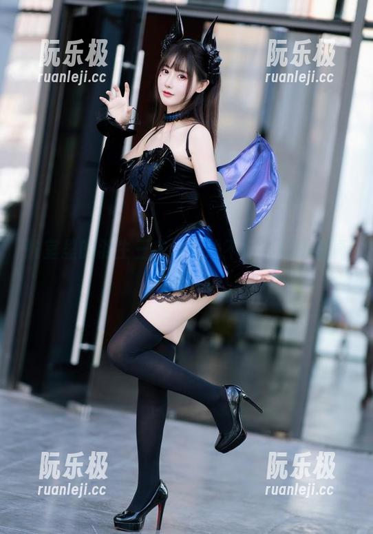 羽生三未 教室里的羽生三未:光线不好,但画面真质感呀!