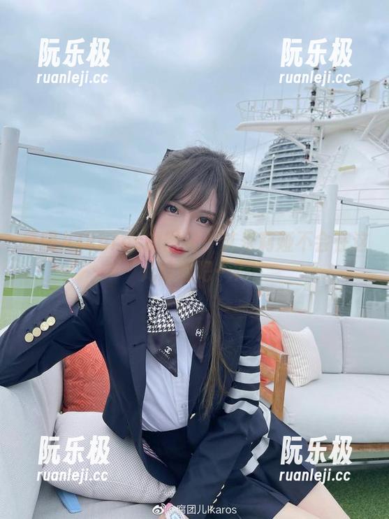 腐团儿Ikaros 腐团儿Ikaros的图包:艾米莉娅不会在这儿尴尬吧…?