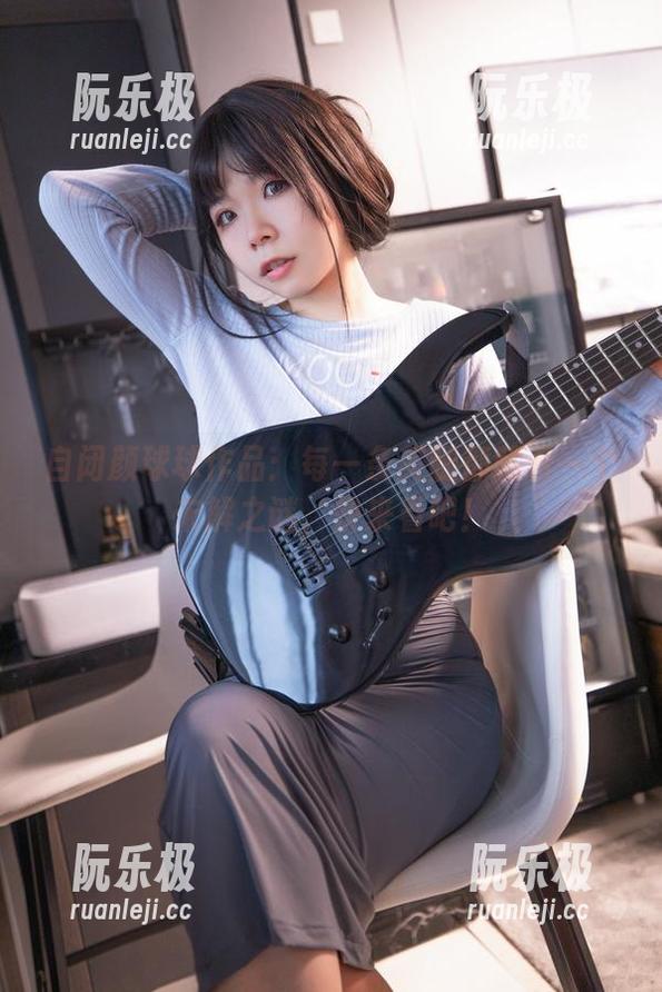 自闭颜球球 自闭颜球球作品:每一条美腿都藏着一个未解之谜,快来看吧!