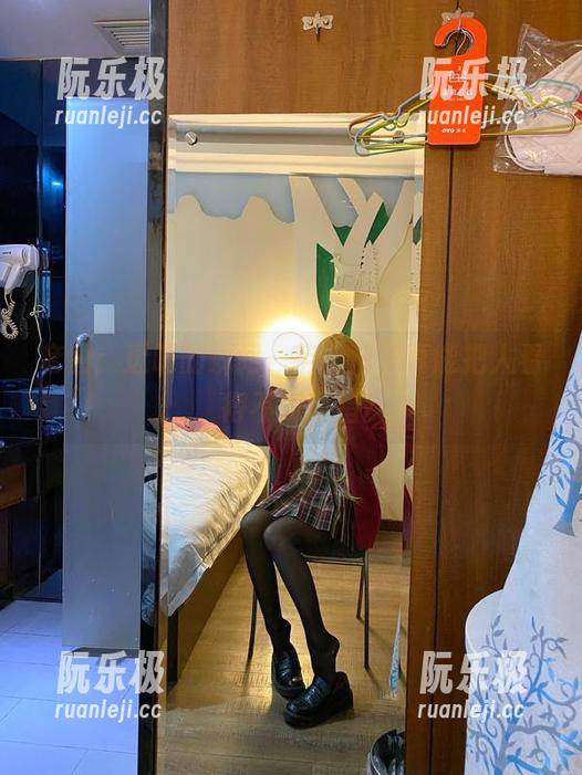 芋圆侑子 套图:透明的瞬间,芋圆侑子真能把人看得不知所措