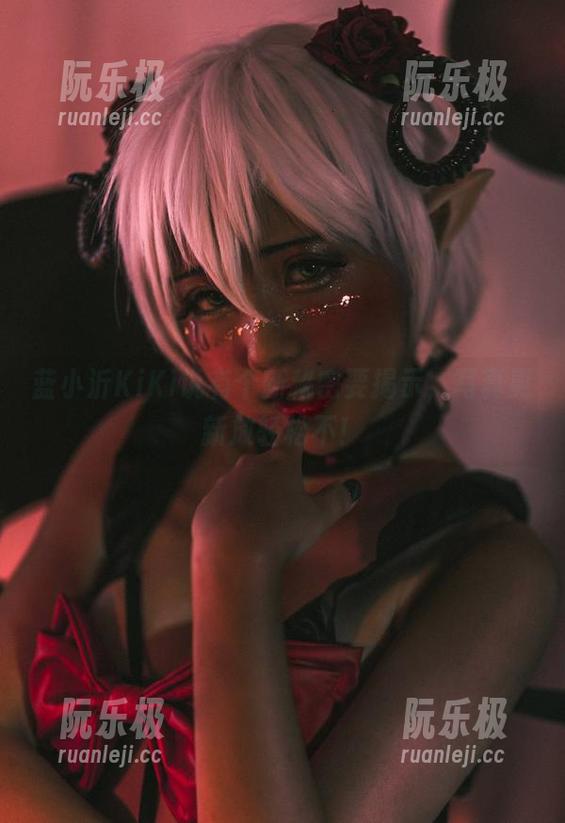 蓝小沂KiKi 蓝小沂KiKi说有个新秘密要揭示,写真更新放轻松不!