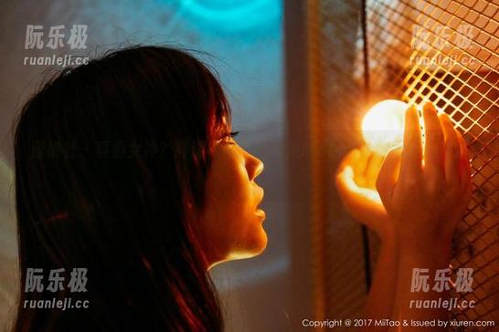 蜜桃社-萌美Moemi 蜜桃社 - 真假女神?高清原图下的萌美Moemi让你再也分不清!