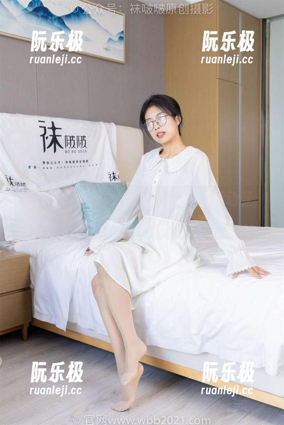 袜啵啵-周周 袜啵啵 - 原图先睹为快,周周的运动鞋,看来不仅仅是走路神器啊。