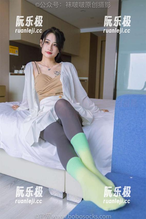 袜啵啵-小淳 袜啵啵 - 小淳跟黑色的千丝万缕:这组照片可能流行得太快了!