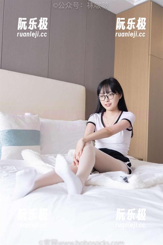 袜啵啵-甜甜圈 袜啵啵 - 甜甜圈的全套奇遇:奶油泡芙剧情花絮,让人忍不住想多看几眼。