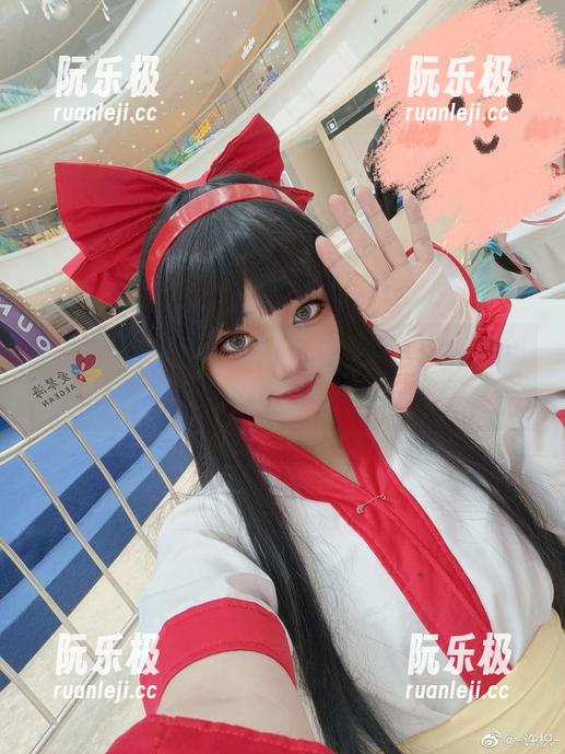 许枳 果然,这件红色旗袍色彩真好,许枳的作品集值得你立即下载。