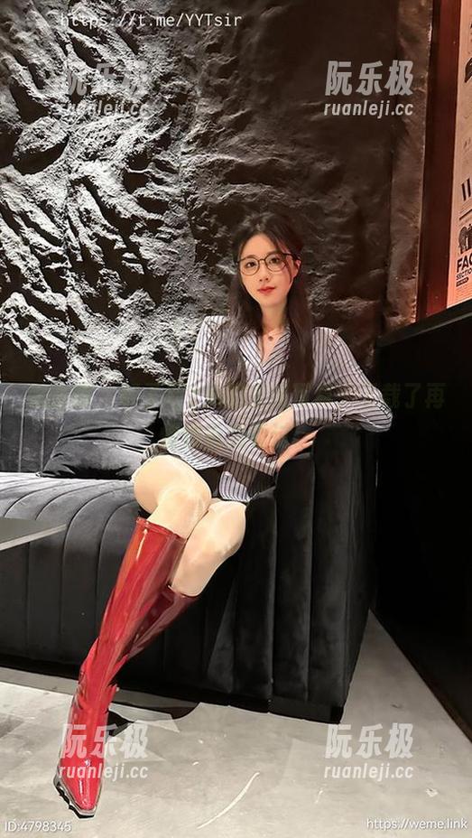 轩子巨2兔 微密圈 - 轩子巨2兔的清纯写真,下载了再悄悄说我看过。