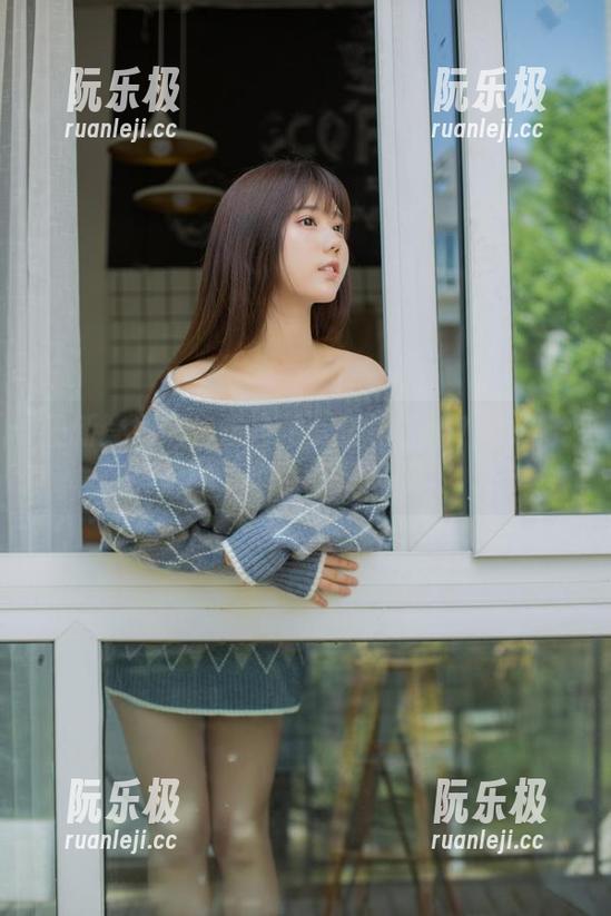 镜酱 最新登场!镜酱自拍:你相信吗?那镜子里的人似乎在打瞌睡。