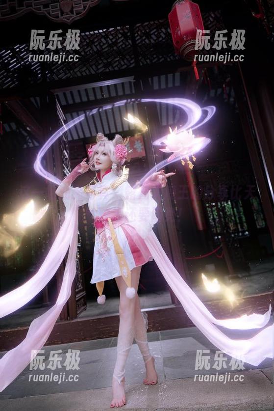 露儿大魔王 这一组油亮写真,露儿大魔王的分享比天气预报还要闪亮!