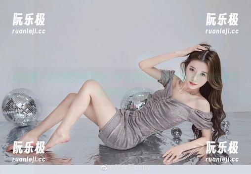 黎允熙baby 微密圈 - 自拍界的新风向,黎允熙baby在高清画面中与我无意间四目交汇。